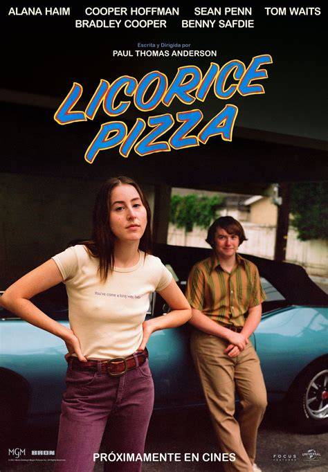 Cooper Hoffman y Alana Haim en una escena de Licorice Pizza