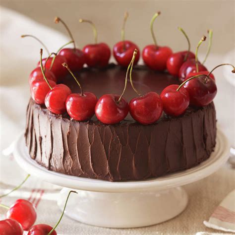 Tarta de chocolate con cerezas