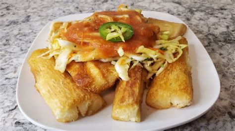 Yuca frita con salsa