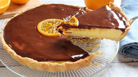 Tarta con cobertura de crema de naranja