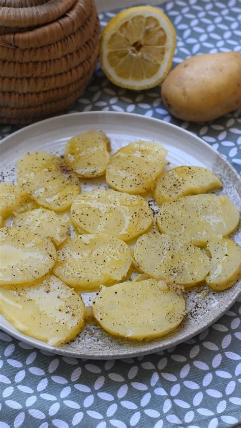 Patatas en remojo con limón