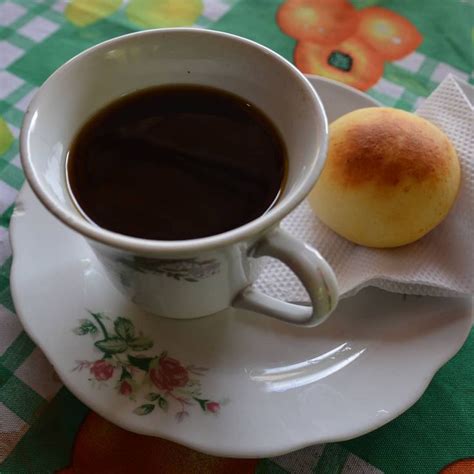 Almojábanas con café y chocolate