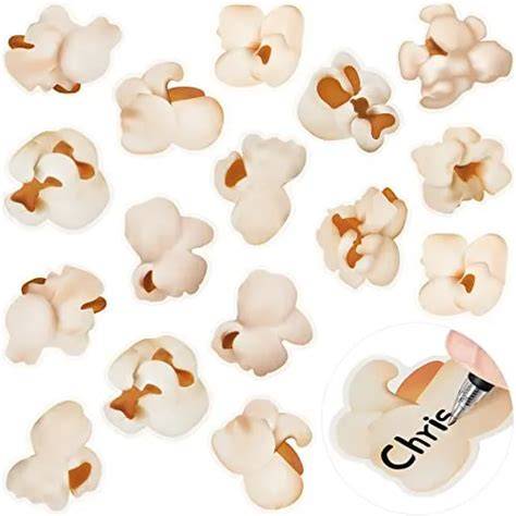 Palomitas falsas decoradas con un realista efecto de mantequilla