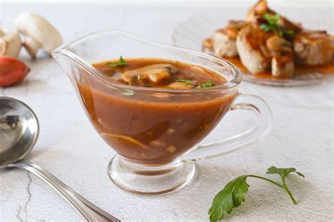 Salsa cazadora cocinándose en Thermomix