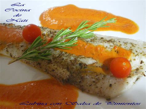Lubina al microondas con salsa de pimientos