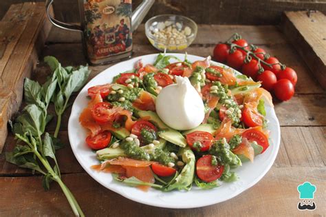 Ensalada de zoodles con burrata