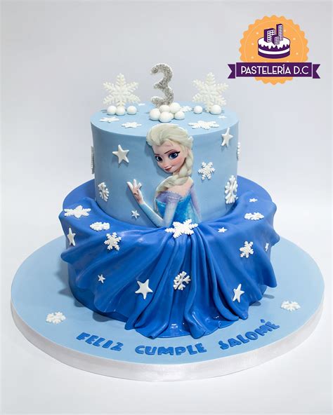 Torta de Frozen de tres pisos con figuritas de Elsa y Anna