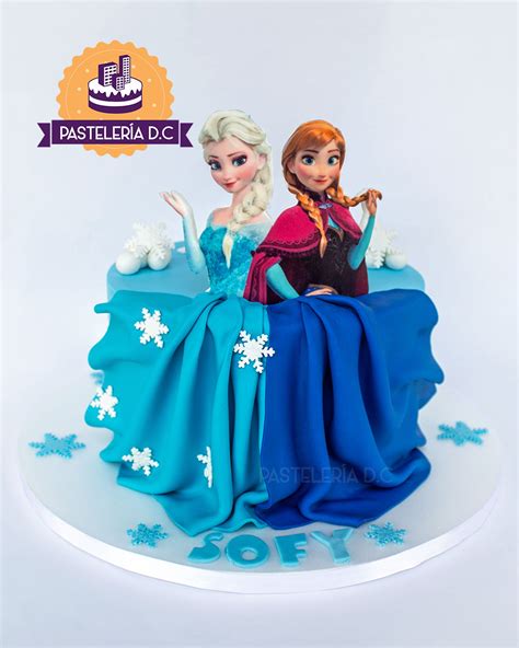 Torta de Frozen 2 con Elsa en su vestido de hielo