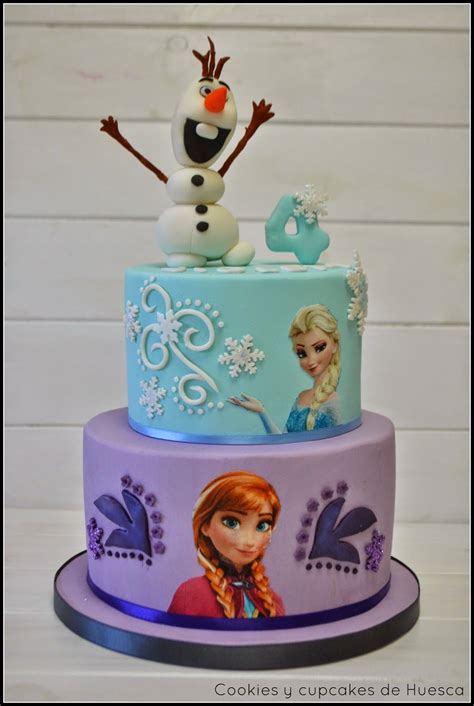 Pastel de cumpleaños de Frozen 2 con detalles otoñales