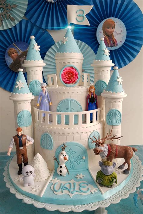 Torta de Frozen con diseño de castillo de hielo
