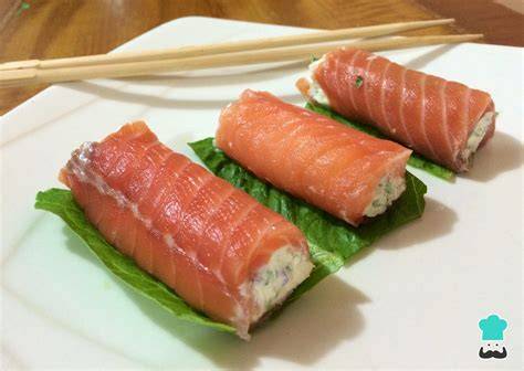 Rollitos de obleas con salmón