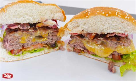 Hamburguesa rellena de queso fundido