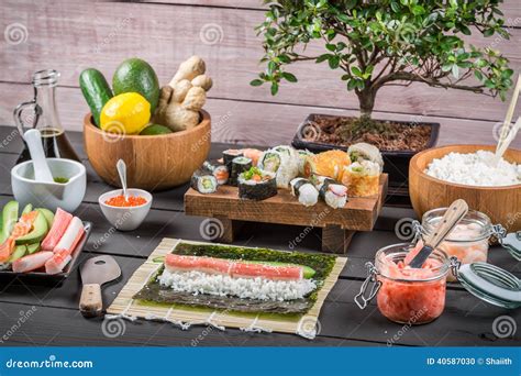 Ingredientes frescos para sushi