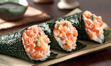Temaki sushi en forma de cono