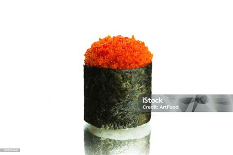 Gunkan sushi con huevas de pescado