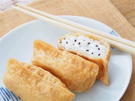 Inari sushi con tofu frito