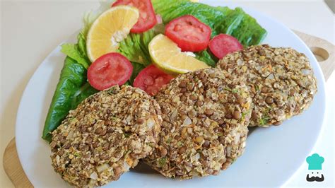 Hamburguesa de lentejas y arroz con papas y vegetales