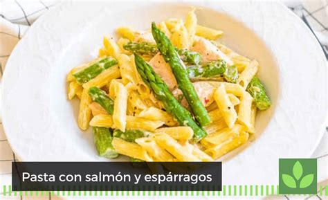 Pasta linguini con salmón y espárragos