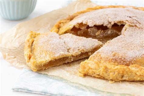 Pastel cordobés tradicional con su enrejado