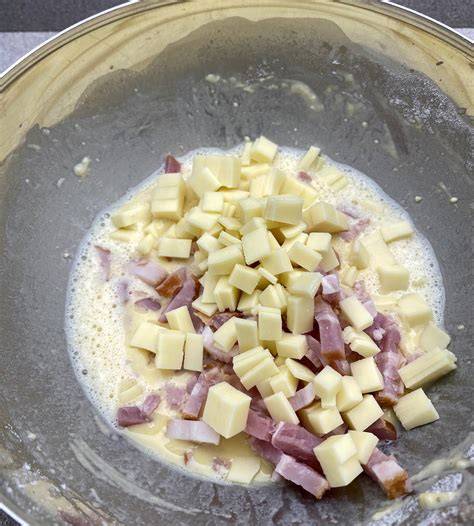 Ilustración de ingredientes para relleno de puerro y bacon