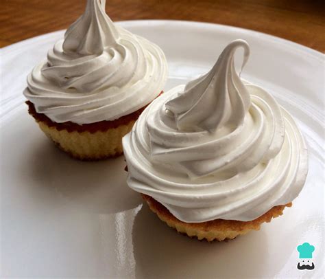 Merengues rellenos con crema