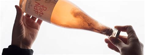 Botella de vino Pet Nat con tapa corona