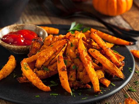 Patatas fritas de calabaza en un cuenco