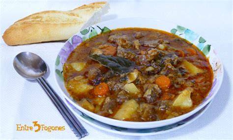 Guiso de alitas con verduras en olla