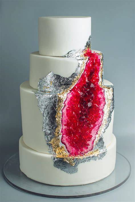 Torta geoda con cristales comestibles