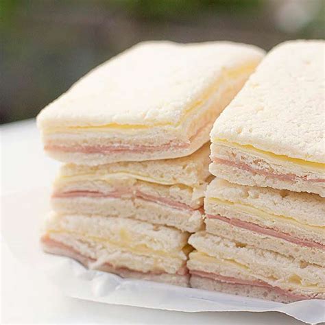 Sándwiches de miga de jamón y queso