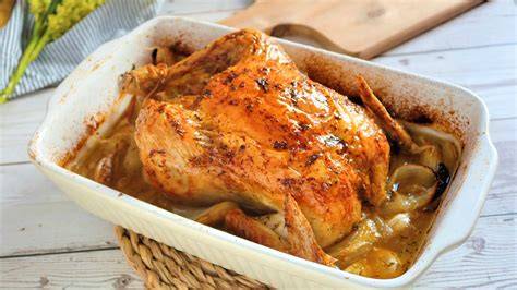 Pollo entero adobado listo para asar