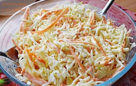 Platos típicos andaluces con ensalada de col