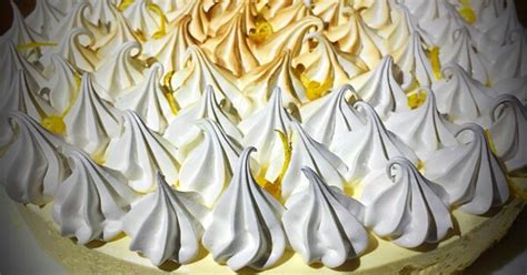 Estrellas de merengue cocido para decorar postres