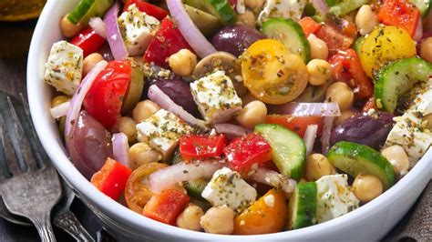 Variedad de ensaladas sin lechuga