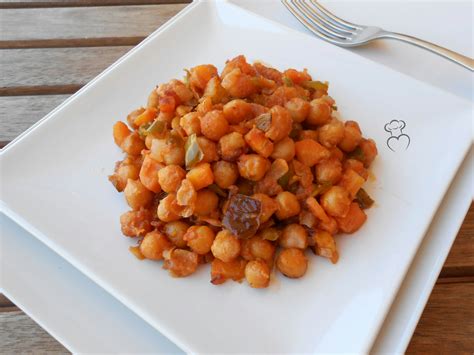 Garbanzos salteados con heura y verduras variadas