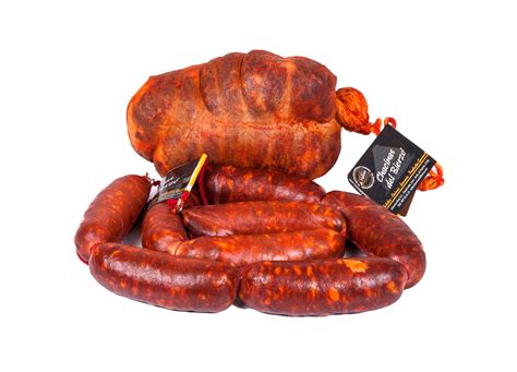 Variedad de embutidos del Bierzo: botillo, chorizo, cecina