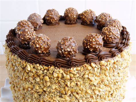 Tarta Ferrero Rocher decorada