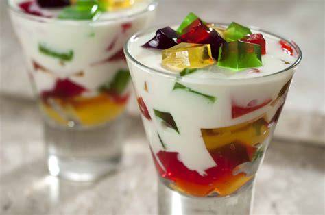 Gelatina de mosaico con diferentes colores y sabores