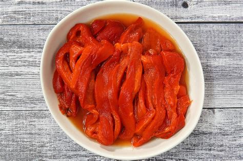 Pimientos asados cortados en tiras