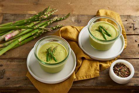 Ingredientes para gazpacho de espárragos trigueros
