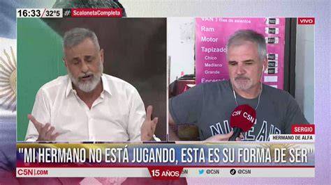 Sergio Fernández con un participante del programa