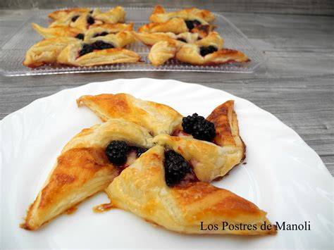 Molinillos de hojaldre con moras y queso mascarpone