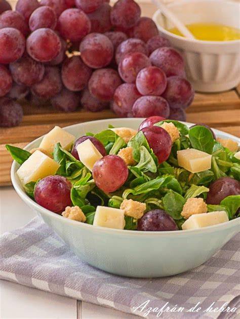 Ensalada de uvas, tocino y queso azul