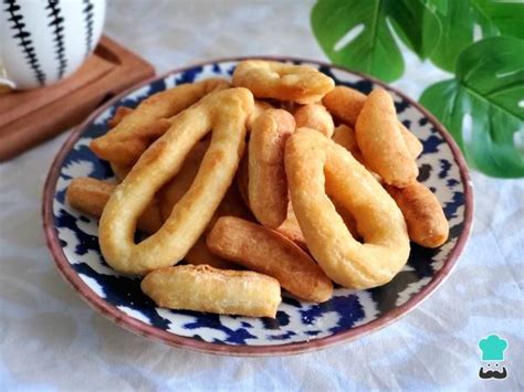 Masitas fritas espolvoreadas con azúcar