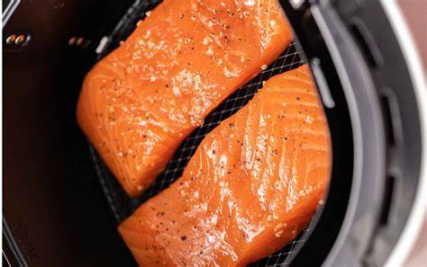 Salmón cocinado en freidora de aire