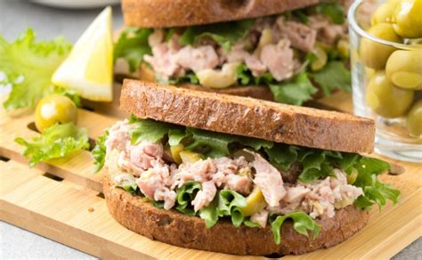 Tabla nutricional de un sándwich de atún con mayonesa