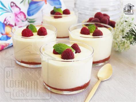 Copas de postre con mascarpone y frutos rojos