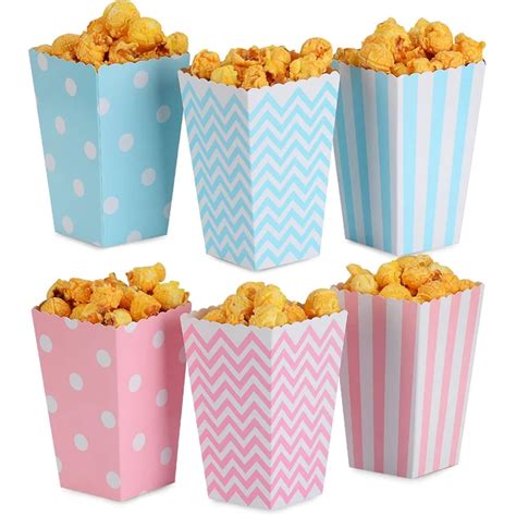 Doblado inicial del papel para bolsitas de palomitas