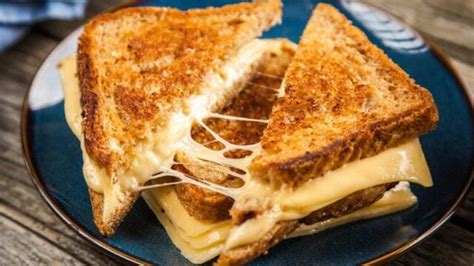 Sándwich de queso fundido en freidora de aire