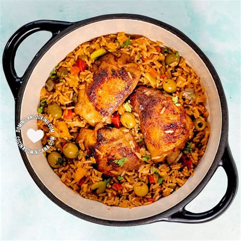 Plato de Locrio de Pollo dominicano